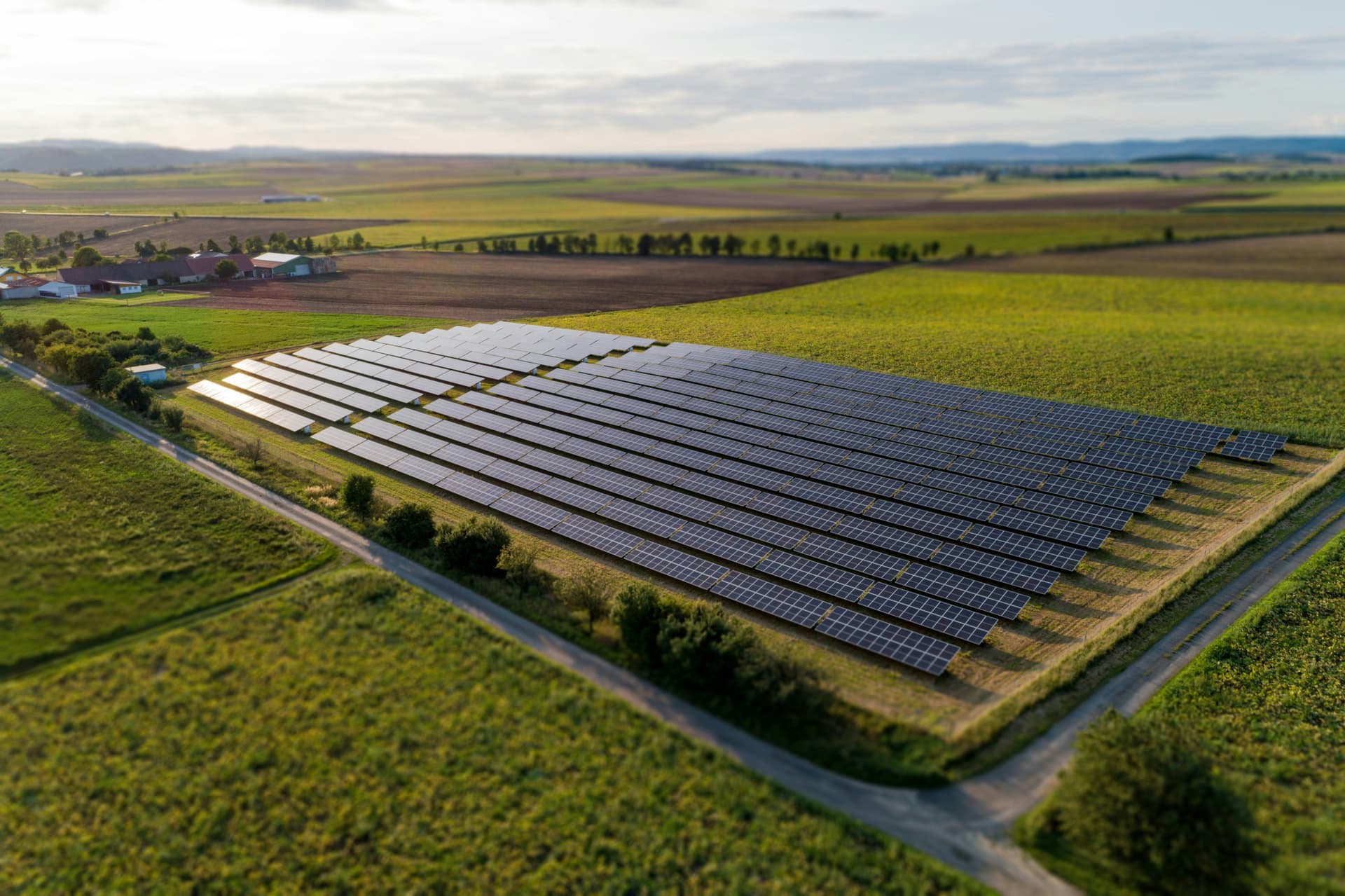 Solar Panel: Strategi, Skema, dan Peluang di Indonesia